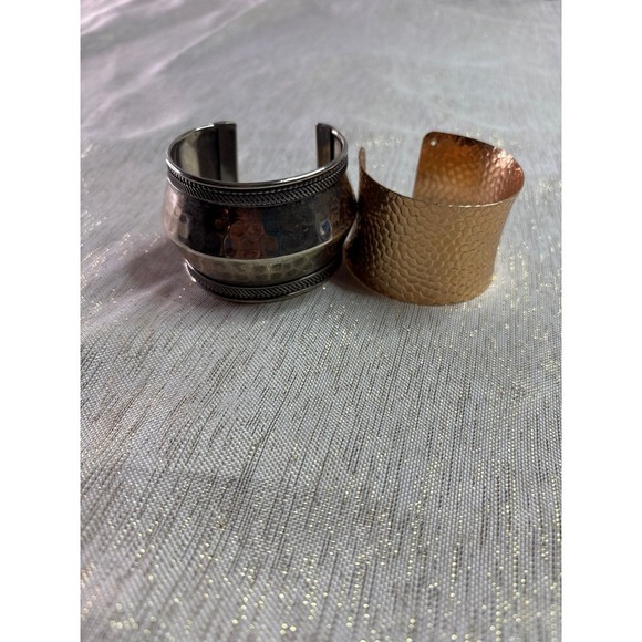 2 bangle bracelets, one silver, and one is gold - Picture 1 of 9